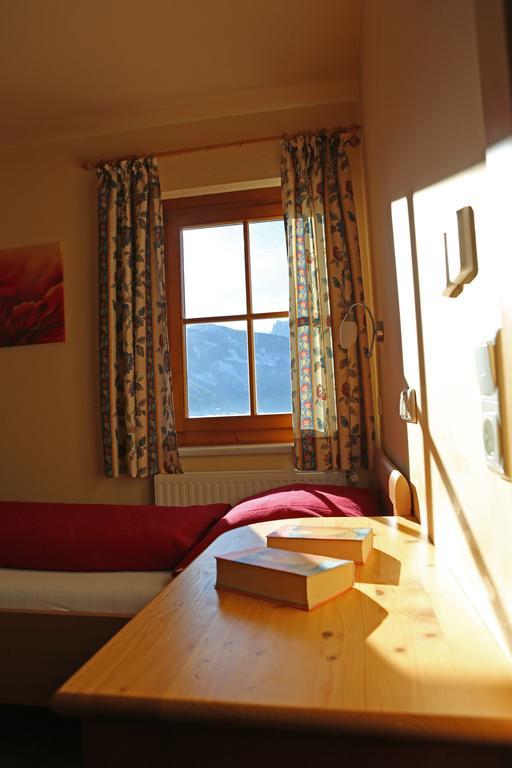 Haus Der Begegnung Hotel โกเซา ภายนอก รูปภาพ