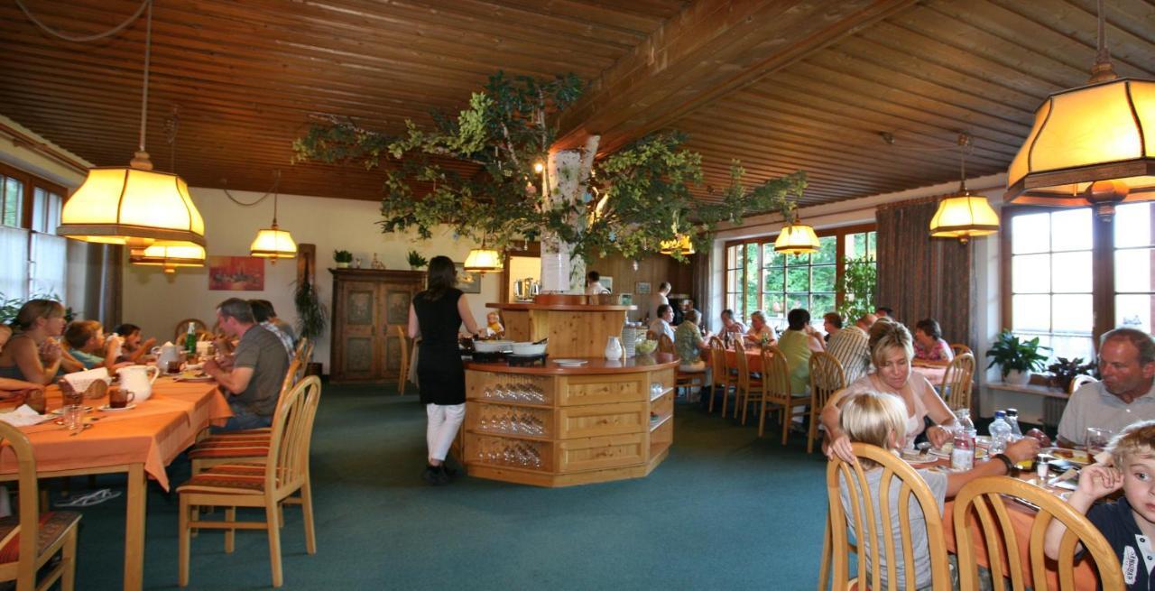 Haus Der Begegnung Hotel โกเซา ภายนอก รูปภาพ